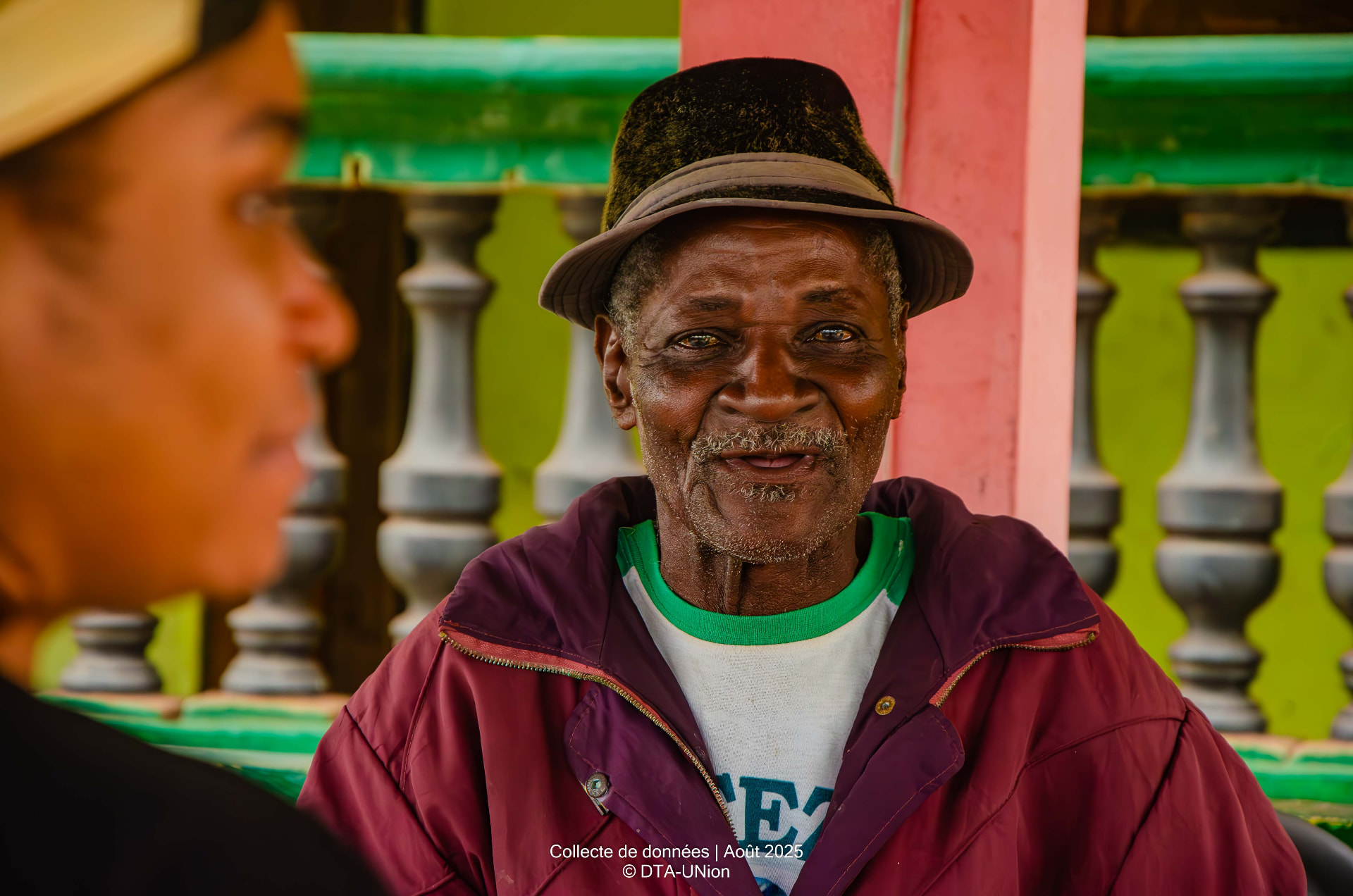 Portrait d'un ancien du village Wané pendant un entretien de collecte de données