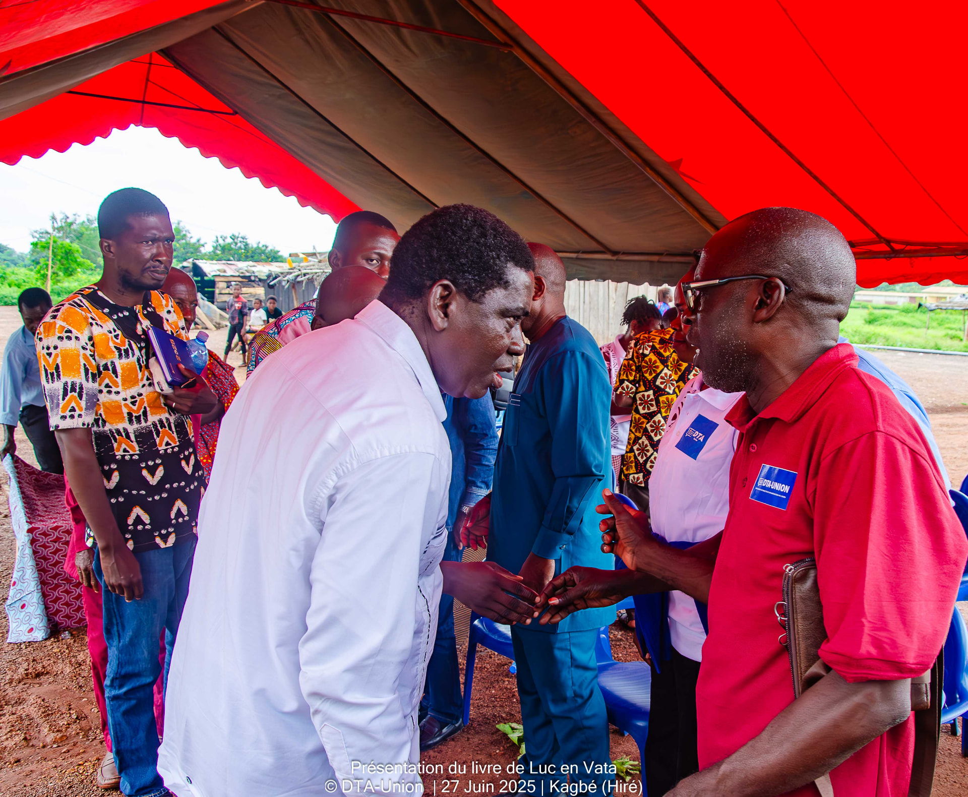 Échanges chaleureux entre notables et équipe DTA-Union à Kagbé