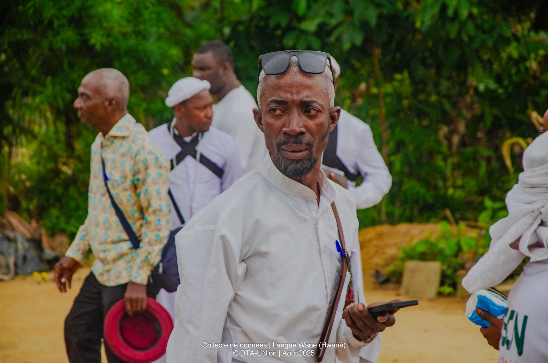 Un fidèle de l'église Harris de Podjo lors de la visite de l'équipe DTA-Union